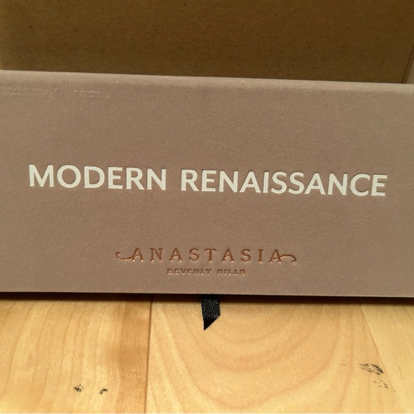 ANASTASIA BEVERLY HILLS
Modern Renaissance Eye Shadow Palette - Picture 2 of 2